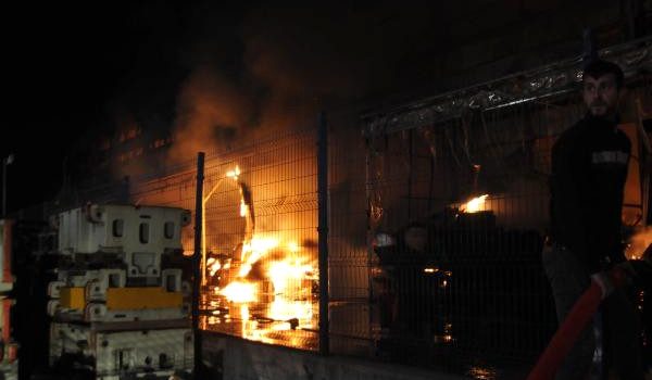 Otomobil Yedek Parçası Üreten Fabrikada Yangın Korkuttu!